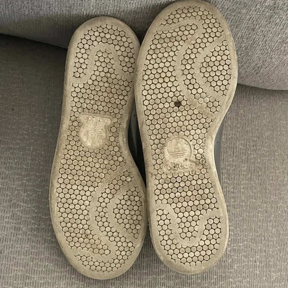 Stan Smith Adidas liquid silver sneakers US 7 - Picture 10 of 11